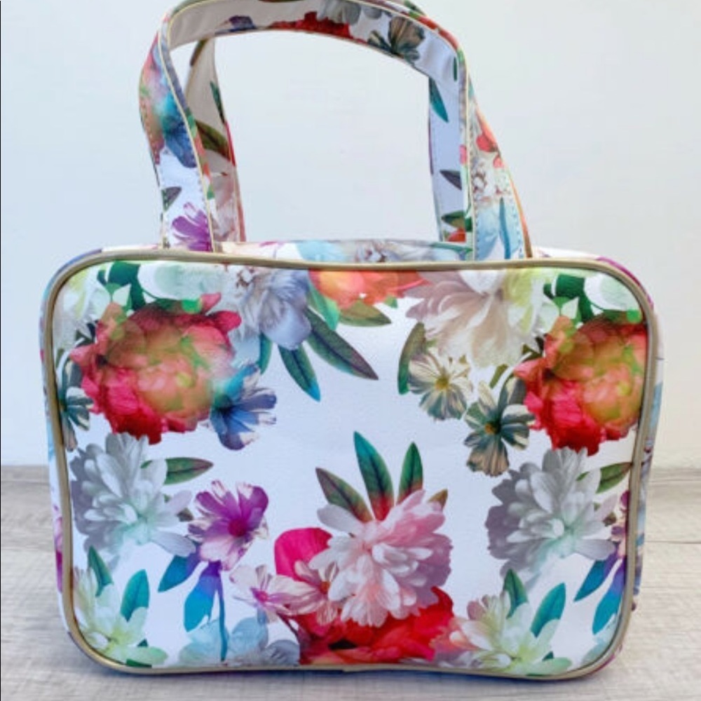 Betsey Johnson Zip Around Cosmetic Case! - Picture 4 of 6